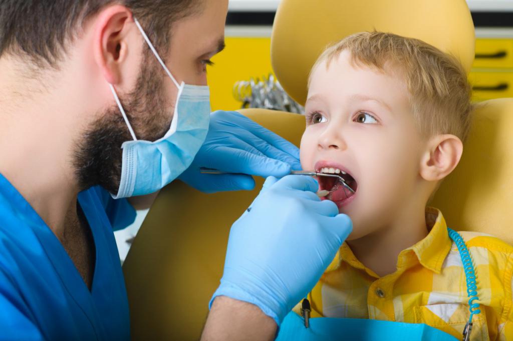Ребенок на приеме у стоматолога
