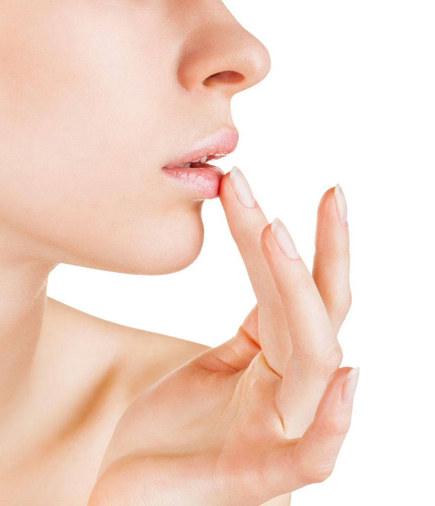 Как вылечить обветренные губы в домашних условиях