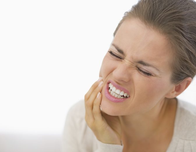 сколько болит десна после сложного удаления зуба