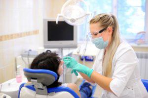 Кто такой дантист, чем он отличается от стоматолога, что есть общего у этих врачей?