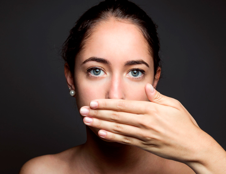 5 советов, которые помогут избежать запаха изо рта после удаления зуба