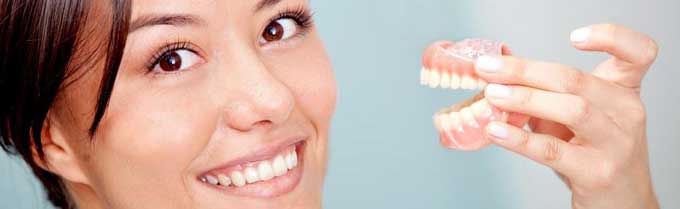 снимать ли зубные протезы