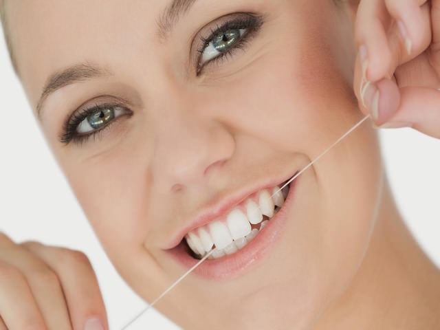 Применение зубной нити
